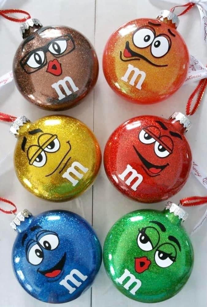 M&M Ornament Set